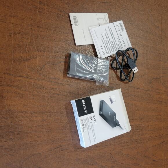 Sony MRW-E90 XQD/SD Card Reader. New open box - Picture 5 of 9